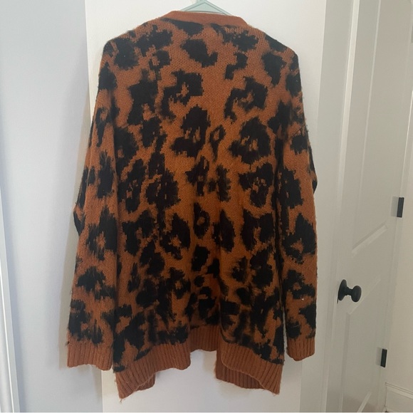 Forever 21 Leopard Print Oversized Cardigan, size L - Picture 6 of 7
